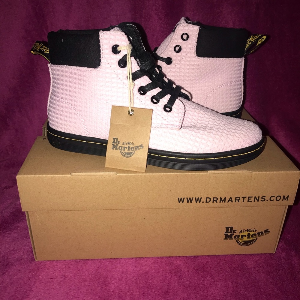 🌸Dr. Martens Bubble Gum Pink boots 🌸